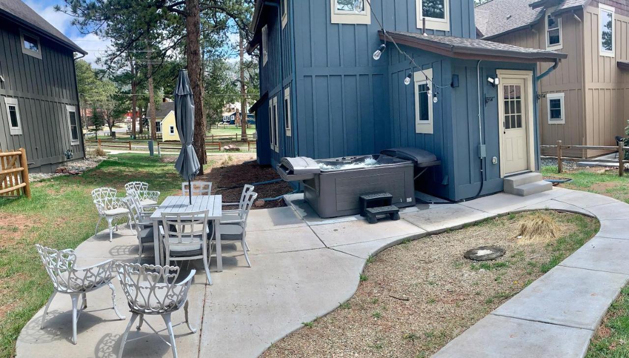 Black Bear Cabin With Hot Tub Woodland Park Esterno foto